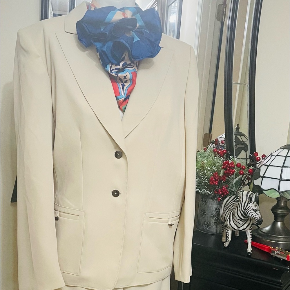 TAHARI Cream Women Blazer